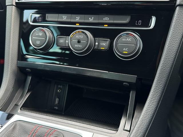 ゴルフＧＴＩ パフォーマンス　限定車　テクノロジーＰＫＧ　ＡＣＣ　黒半革　純１９ＡＷ　ＤｉｓｃｏｖｅｒＰｒｏナビ　ＴＶ　Ｂカメラ　ブラインドスポットディテクション　レーンキープ　ＣａｒＰｌａｙ　オートホールド　パドルシフト　ＬＥＤ（16枚目）