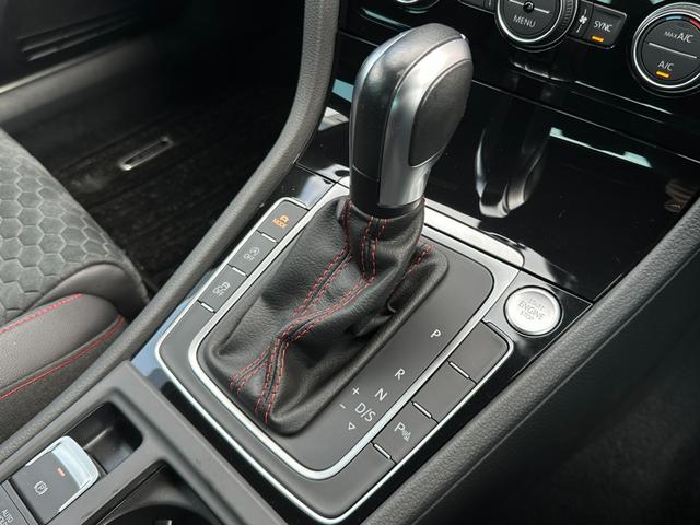 ゴルフＧＴＩ パフォーマンス　限定車　テクノロジーＰＫＧ　ＡＣＣ　黒半革　純１９ＡＷ　ＤｉｓｃｏｖｅｒＰｒｏナビ　ＴＶ　Ｂカメラ　ブラインドスポットディテクション　レーンキープ　ＣａｒＰｌａｙ　オートホールド　パドルシフト　ＬＥＤ（17枚目）