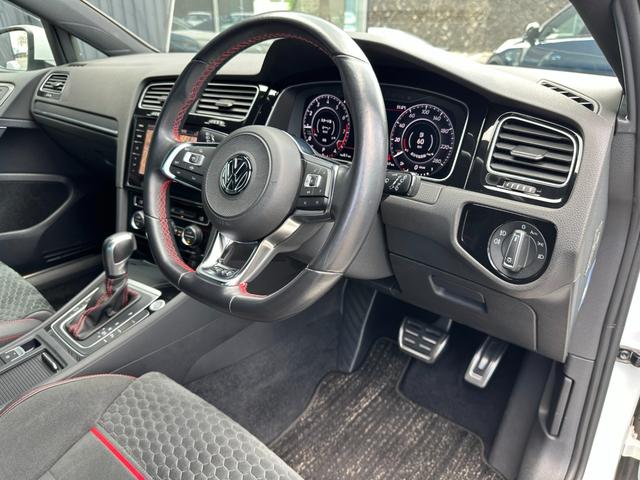 ゴルフＧＴＩ パフォーマンス　限定車　テクノロジーＰＫＧ　ＡＣＣ　黒半革　純１９ＡＷ　ＤｉｓｃｏｖｅｒＰｒｏナビ　ＴＶ　Ｂカメラ　ブラインドスポットディテクション　レーンキープ　ＣａｒＰｌａｙ　オートホールド　パドルシフト　ＬＥＤ（25枚目）