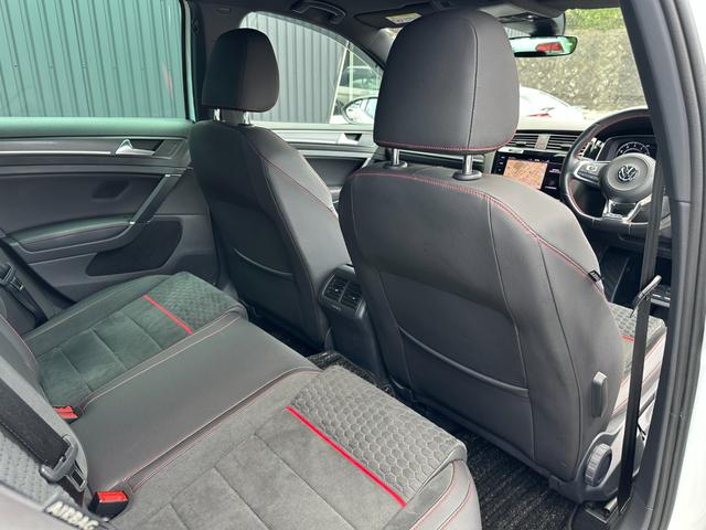 ゴルフＧＴＩ パフォーマンス　限定車　テクノロジーＰＫＧ　ＡＣＣ　黒半革　純１９ＡＷ　ＤｉｓｃｏｖｅｒＰｒｏナビ　ＴＶ　Ｂカメラ　ブラインドスポットディテクション　レーンキープ　ＣａｒＰｌａｙ　オートホールド　パドルシフト　ＬＥＤ（29枚目）