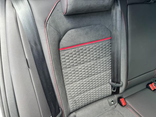ゴルフＧＴＩ パフォーマンス　限定車　テクノロジーＰＫＧ　ＡＣＣ　黒半革　純１９ＡＷ　ＤｉｓｃｏｖｅｒＰｒｏナビ　ＴＶ　Ｂカメラ　ブラインドスポットディテクション　レーンキープ　ＣａｒＰｌａｙ　オートホールド　パドルシフト　ＬＥＤ（30枚目）