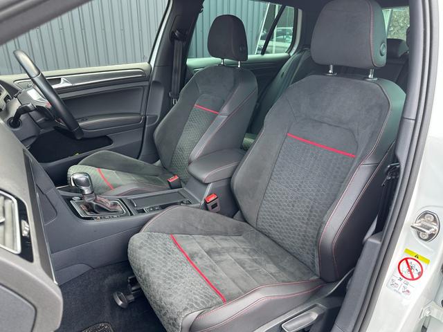 ゴルフＧＴＩ パフォーマンス　限定車　テクノロジーＰＫＧ　ＡＣＣ　黒半革　純１９ＡＷ　ＤｉｓｃｏｖｅｒＰｒｏナビ　ＴＶ　Ｂカメラ　ブラインドスポットディテクション　レーンキープ　ＣａｒＰｌａｙ　オートホールド　パドルシフト　ＬＥＤ（33枚目）