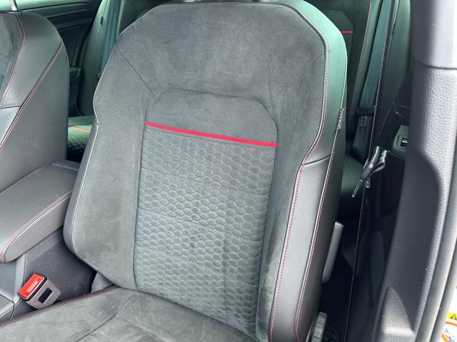 ゴルフＧＴＩ パフォーマンス　限定車　テクノロジーＰＫＧ　ＡＣＣ　黒半革　純１９ＡＷ　ＤｉｓｃｏｖｅｒＰｒｏナビ　ＴＶ　Ｂカメラ　ブラインドスポットディテクション　レーンキープ　ＣａｒＰｌａｙ　オートホールド　パドルシフト　ＬＥＤ（34枚目）