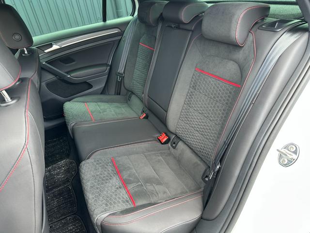ゴルフＧＴＩ パフォーマンス　限定車　テクノロジーＰＫＧ　ＡＣＣ　黒半革　純１９ＡＷ　ＤｉｓｃｏｖｅｒＰｒｏナビ　ＴＶ　Ｂカメラ　ブラインドスポットディテクション　レーンキープ　ＣａｒＰｌａｙ　オートホールド　パドルシフト　ＬＥＤ（37枚目）