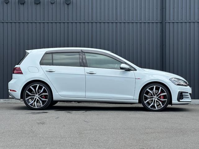 ゴルフＧＴＩ パフォーマンス　限定車　テクノロジーＰＫＧ　ＡＣＣ　黒半革　純１９ＡＷ　ＤｉｓｃｏｖｅｒＰｒｏナビ　ＴＶ　Ｂカメラ　ブラインドスポットディテクション　レーンキープ　ＣａｒＰｌａｙ　オートホールド　パドルシフト　ＬＥＤ（47枚目）