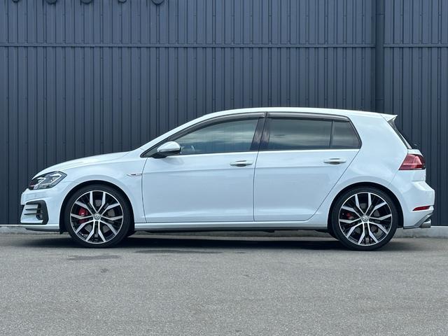 ゴルフＧＴＩ パフォーマンス　限定車　テクノロジーＰＫＧ　ＡＣＣ　黒半革　純１９ＡＷ　ＤｉｓｃｏｖｅｒＰｒｏナビ　ＴＶ　Ｂカメラ　ブラインドスポットディテクション　レーンキープ　ＣａｒＰｌａｙ　オートホールド　パドルシフト　ＬＥＤ（48枚目）