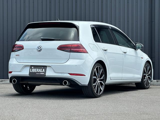 ゴルフＧＴＩ パフォーマンス　限定車　テクノロジーＰＫＧ　ＡＣＣ　黒半革　純１９ＡＷ　ＤｉｓｃｏｖｅｒＰｒｏナビ　ＴＶ　Ｂカメラ　ブラインドスポットディテクション　レーンキープ　ＣａｒＰｌａｙ　オートホールド　パドルシフト　ＬＥＤ（50枚目）