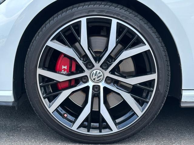 ゴルフＧＴＩ パフォーマンス　限定車　テクノロジーＰＫＧ　ＡＣＣ　黒半革　純１９ＡＷ　ＤｉｓｃｏｖｅｒＰｒｏナビ　ＴＶ　Ｂカメラ　ブラインドスポットディテクション　レーンキープ　ＣａｒＰｌａｙ　オートホールド　パドルシフト　ＬＥＤ（51枚目）