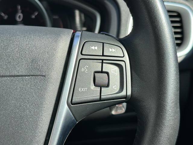 V40 クロスカントリー D4 アクティブエディション 150台限定車 ガラスルーフ Harman/Kardon ACC LKA BSM コンビ革シート パワーシート シートヒーター 純正ナビTV バックカメラ ETC 前後ドラレコ LED 純正19AW(9枚目)