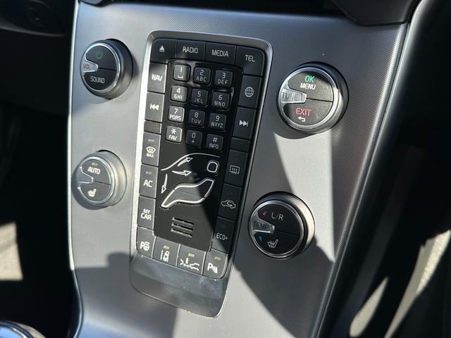 V40 クロスカントリー D4 アクティブエディション 150台限定車 ガラスルーフ Harman/Kardon ACC LKA BSM コンビ革シート パワーシート シートヒーター 純正ナビTV バックカメラ ETC 前後ドラレコ LED 純正19AW(17枚目)