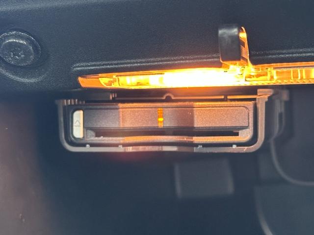 V40 クロスカントリー D4 アクティブエディション 150台限定車 ガラスルーフ Harman/Kardon ACC LKA BSM コンビ革シート パワーシート シートヒーター 純正ナビTV バックカメラ ETC 前後ドラレコ LED 純正19AW(22枚目)