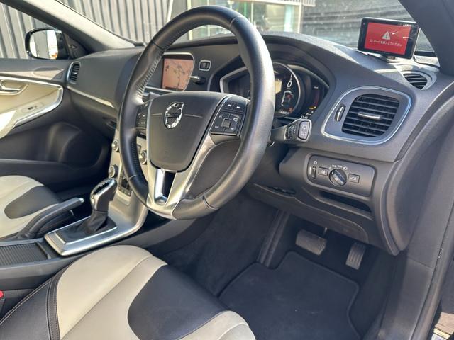 V40 クロスカントリー D4 アクティブエディション 150台限定車 ガラスルーフ Harman/Kardon ACC LKA BSM コンビ革シート パワーシート シートヒーター 純正ナビTV バックカメラ ETC 前後ドラレコ LED 純正19AW(27枚目)