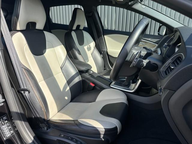 V40 クロスカントリー D4 アクティブエディション 150台限定車 ガラスルーフ Harman/Kardon ACC LKA BSM コンビ革シート パワーシート シートヒーター 純正ナビTV バックカメラ ETC 前後ドラレコ LED 純正19AW(28枚目)