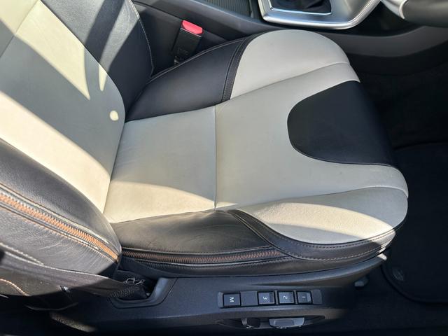 V40 クロスカントリー D4 アクティブエディション 150台限定車 ガラスルーフ Harman/Kardon ACC LKA BSM コンビ革シート パワーシート シートヒーター 純正ナビTV バックカメラ ETC 前後ドラレコ LED 純正19AW(30枚目)