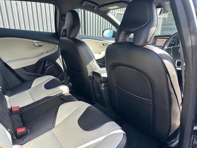 V40 クロスカントリー D4 アクティブエディション 150台限定車 ガラスルーフ Harman/Kardon ACC LKA BSM コンビ革シート パワーシート シートヒーター 純正ナビTV バックカメラ ETC 前後ドラレコ LED 純正19AW(31枚目)