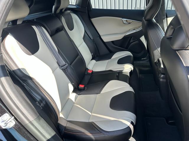 V40 クロスカントリー D4 アクティブエディション 150台限定車 ガラスルーフ Harman/Kardon ACC LKA BSM コンビ革シート パワーシート シートヒーター 純正ナビTV バックカメラ ETC 前後ドラレコ LED 純正19AW(32枚目)