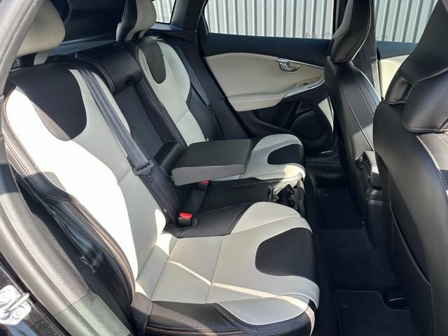 V40 クロスカントリー D4 アクティブエディション 150台限定車 ガラスルーフ Harman/Kardon ACC LKA BSM コンビ革シート パワーシート シートヒーター 純正ナビTV バックカメラ ETC 前後ドラレコ LED 純正19AW(33枚目)