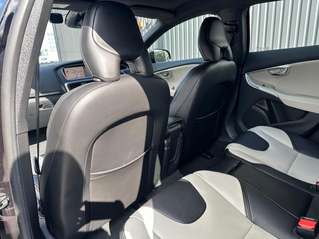 V40 クロスカントリー D4 アクティブエディション 150台限定車 ガラスルーフ Harman/Kardon ACC LKA BSM コンビ革シート パワーシート シートヒーター 純正ナビTV バックカメラ ETC 前後ドラレコ LED 純正19AW(40枚目)