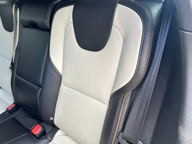 V40 クロスカントリー D4 アクティブエディション 150台限定車 ガラスルーフ Harman/Kardon ACC LKA BSM コンビ革シート パワーシート シートヒーター 純正ナビTV バックカメラ ETC 前後ドラレコ LED 純正19AW(42枚目)