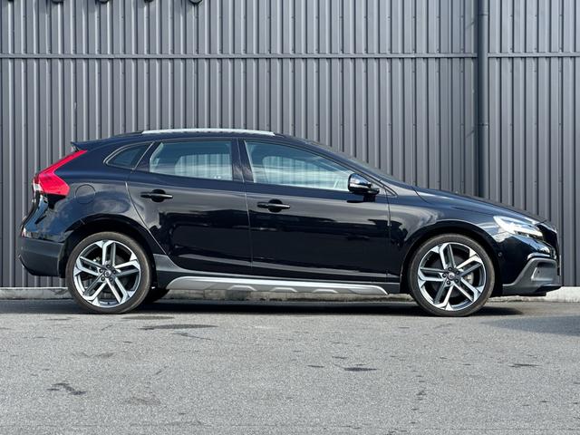 V40 クロスカントリー D4 アクティブエディション 150台限定車 ガラスルーフ Harman/Kardon ACC LKA BSM コンビ革シート パワーシート シートヒーター 純正ナビTV バックカメラ ETC 前後ドラレコ LED 純正19AW(52枚目)