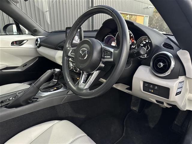 ロードスター Ｓレザーパッケージ　ＢＯＳＥ　純正ナビ　フルセグ　ＥＴＣ　ドラレコ前後　　ステアリングスイッチ　パドルシフト　クルコン　ホワイトレザーシート　シートヒーター（10枚目）