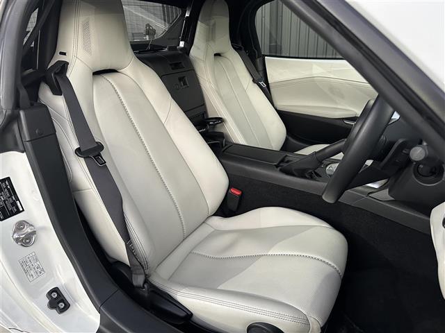 ロードスター Ｓレザーパッケージ　ＢＯＳＥ　純正ナビ　フルセグ　ＥＴＣ　ドラレコ前後　　ステアリングスイッチ　パドルシフト　クルコン　ホワイトレザーシート　シートヒーター（11枚目）