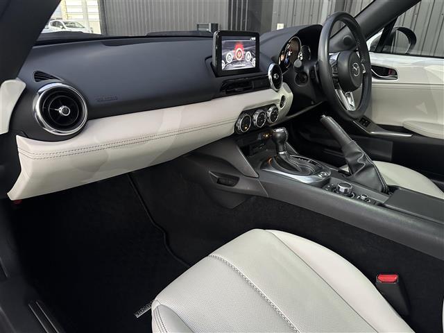 ロードスター Ｓレザーパッケージ　ＢＯＳＥ　純正ナビ　フルセグ　ＥＴＣ　ドラレコ前後　　ステアリングスイッチ　パドルシフト　クルコン　ホワイトレザーシート　シートヒーター（14枚目）