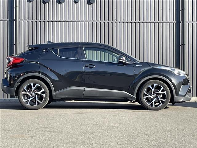 Ｃ－ＨＲ Ｇ　純正ナビ　フルセグＴＶ　ＥＴＣ　ＡＣＣ　ステアリングスイッチ　オートホールド　ハーフレザーシート　シートヒーター（5枚目）