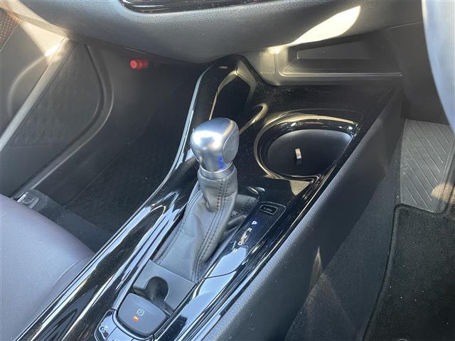 Ｃ－ＨＲ Ｇ　純正ナビ　フルセグＴＶ　ＥＴＣ　ＡＣＣ　ステアリングスイッチ　オートホールド　ハーフレザーシート　シートヒーター（33枚目）