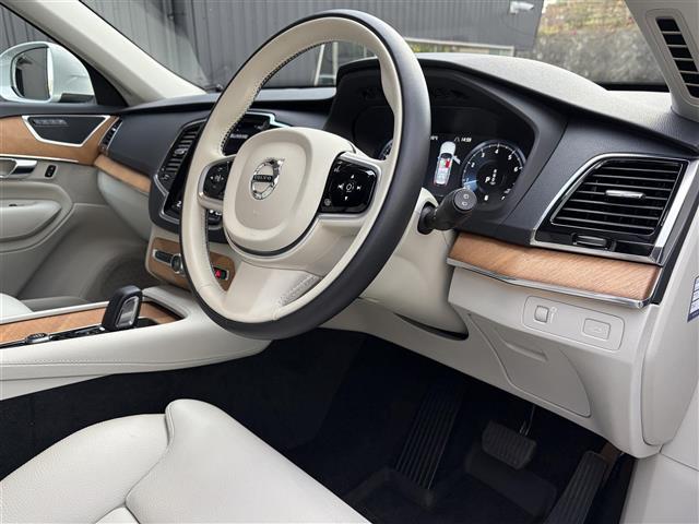 XC90 B5 AWD モーメンタム 純正ナビ フルセグTV ETC ACC ステアリングスイッチ 白レザーシート シートヒーター パワーシート パワーバックドア ワイアレスチャージャー ステアリングヒーター 純正19AW(12枚目)