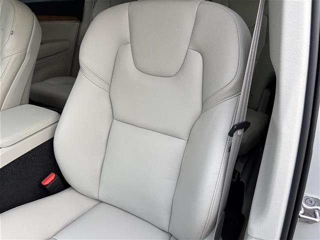 XC90 B5 AWD モーメンタム 純正ナビ フルセグTV ETC ACC ステアリングスイッチ 白レザーシート シートヒーター パワーシート パワーバックドア ワイアレスチャージャー ステアリングヒーター 純正19AW(22枚目)