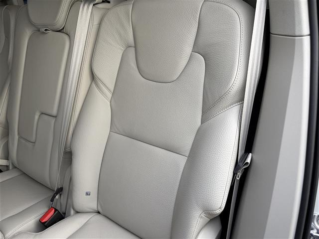 XC90 B5 AWD モーメンタム 純正ナビ フルセグTV ETC ACC ステアリングスイッチ 白レザーシート シートヒーター パワーシート パワーバックドア ワイアレスチャージャー ステアリングヒーター 純正19AW(26枚目)