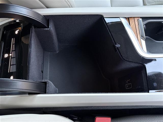 XC90 B5 AWD モーメンタム 純正ナビ フルセグTV ETC ACC ステアリングスイッチ 白レザーシート シートヒーター パワーシート パワーバックドア ワイアレスチャージャー ステアリングヒーター 純正19AW(38枚目)