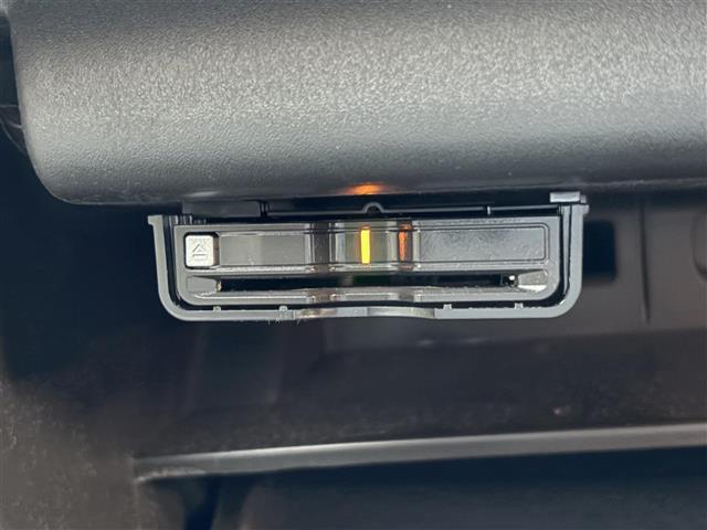 XC90 B5 AWD モーメンタム 純正ナビ フルセグTV ETC ACC ステアリングスイッチ 白レザーシート シートヒーター パワーシート パワーバックドア ワイアレスチャージャー ステアリングヒーター 純正19AW(39枚目)