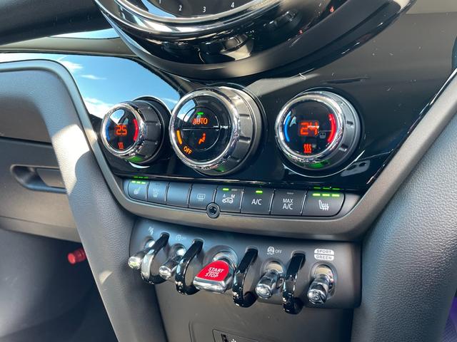 ＭＩＮＩ クロスオーバー・ボードウォーク・エディション　２００台限定　ＡＣＣ　ＨＵＤ　ナビ　バックカメラ　インテリジェントＳ　シートヒーター　レザー調シートカバー　ワイヤレス充電　ＥＴＣ　ＬＥＤ　後付けデジタルインナーミラー　前後ドラレコ　電動リアゲート（38枚目）