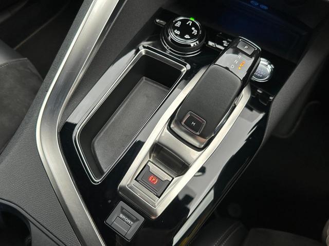 ３００８ ＧＴ　ブルーＨＤｉ　ＡＣＣ　ＣａｒＰｌａｙ　ファーストクラスＰＫＧ　半革　シートＨ　純ディスプレイオーディオ　ワイヤレス充電　ブラインドＭ　ＬＫＡ　Ｄインナーミラー　インテリハイビーム　Ｐアシスト　パワーバックドア（17枚目）