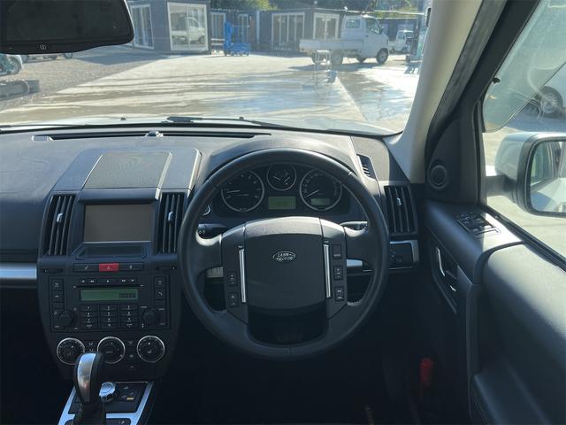 フリーランダー２ ３．２　ｉ６　４ＷＤ　ＥＴＣ　　サイドカメラ　クリアランスソナー　オートクルーズコントロール　パワーシート　オートライト　ＨＩＤ　アルミホイール　スマートキー　電動格納ミラー　シートヒーター　ＡＴ（3枚目）