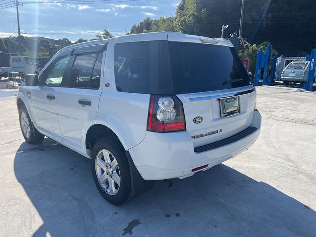 フリーランダー２ ３．２　ｉ６　４ＷＤ　ＥＴＣ　　サイドカメラ　クリアランスソナー　オートクルーズコントロール　パワーシート　オートライト　ＨＩＤ　アルミホイール　スマートキー　電動格納ミラー　シートヒーター　ＡＴ（17枚目）