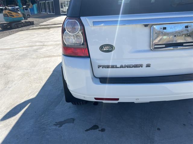 フリーランダー２ ３．２　ｉ６　４ＷＤ　ＥＴＣ　　サイドカメラ　クリアランスソナー　オートクルーズコントロール　パワーシート　オートライト　ＨＩＤ　アルミホイール　スマートキー　電動格納ミラー　シートヒーター　ＡＴ（26枚目）