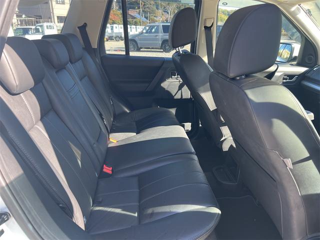 フリーランダー２ ３．２　ｉ６　４ＷＤ　ＥＴＣ　　サイドカメラ　クリアランスソナー　オートクルーズコントロール　パワーシート　オートライト　ＨＩＤ　アルミホイール　スマートキー　電動格納ミラー　シートヒーター　ＡＴ（29枚目）