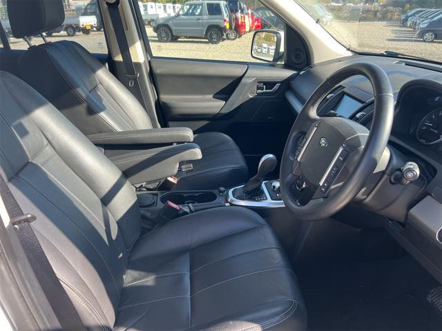 フリーランダー２ ３．２　ｉ６　４ＷＤ　ＥＴＣ　　サイドカメラ　クリアランスソナー　オートクルーズコントロール　パワーシート　オートライト　ＨＩＤ　アルミホイール　スマートキー　電動格納ミラー　シートヒーター　ＡＴ（38枚目）