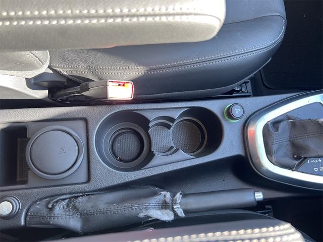 フリーランダー２ ３．２　ｉ６　４ＷＤ　ＥＴＣ　　サイドカメラ　クリアランスソナー　オートクルーズコントロール　パワーシート　オートライト　ＨＩＤ　アルミホイール　スマートキー　電動格納ミラー　シートヒーター　ＡＴ（42枚目）