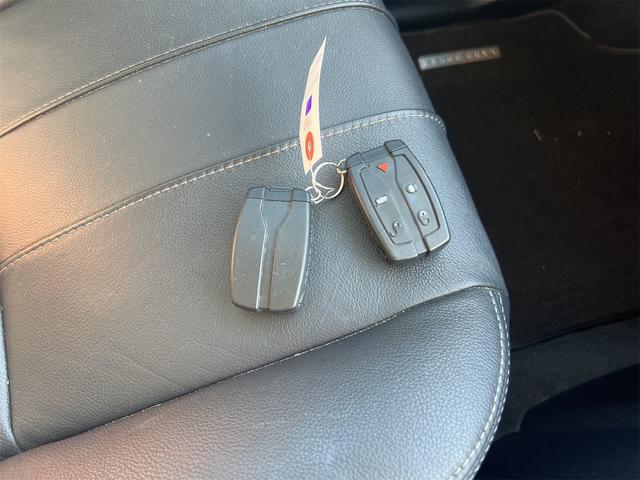 フリーランダー２ ３．２　ｉ６　４ＷＤ　ＥＴＣ　　サイドカメラ　クリアランスソナー　オートクルーズコントロール　パワーシート　オートライト　ＨＩＤ　アルミホイール　スマートキー　電動格納ミラー　シートヒーター　ＡＴ（49枚目）