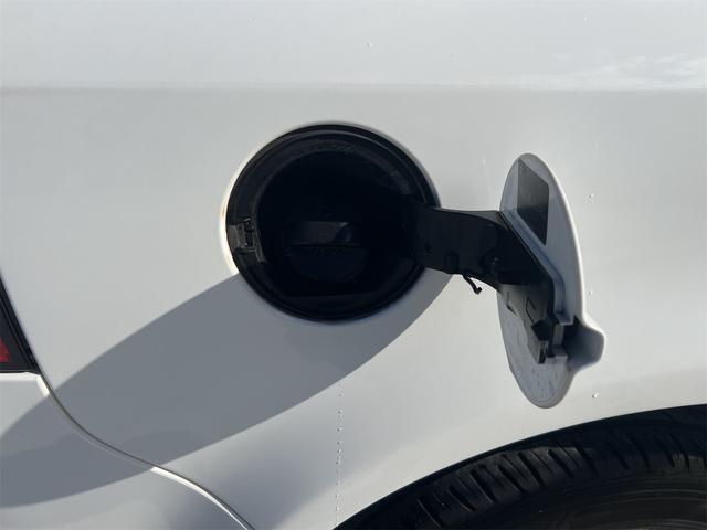 フリーランダー２ ３．２　ｉ６　４ＷＤ　ＥＴＣ　　サイドカメラ　クリアランスソナー　オートクルーズコントロール　パワーシート　オートライト　ＨＩＤ　アルミホイール　スマートキー　電動格納ミラー　シートヒーター　ＡＴ（50枚目）