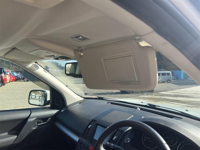フリーランダー２ ３．２　ｉ６　４ＷＤ　ＥＴＣ　　サイドカメラ　クリアランスソナー　オートクルーズコントロール　パワーシート　オートライト　ＨＩＤ　アルミホイール　スマートキー　電動格納ミラー　シートヒーター　ＡＴ（51枚目）