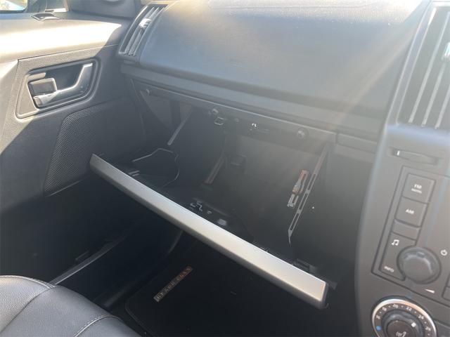 フリーランダー２ ３．２　ｉ６　４ＷＤ　ＥＴＣ　　サイドカメラ　クリアランスソナー　オートクルーズコントロール　パワーシート　オートライト　ＨＩＤ　アルミホイール　スマートキー　電動格納ミラー　シートヒーター　ＡＴ（53枚目）