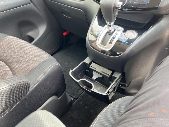 セレナ ハイウェイスター　Ｓ－ハイブリッド　ＥＴＣ　バックカメラ　ナビ　ＴＶ　オートクルーズコントロール　レーンアシスト　衝突被害軽減システム　両側電動スライドドア　オートライト　スマートキー　アイドリングストップ　電動格納ミラー　３列シート（24枚目）