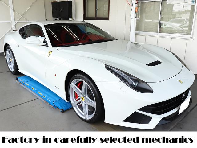 Ｆ１２ベルリネッタ ２年保証付！２４ヶ月点検済！１００万以上の保証です！込価格！　保証２年付！保証部位３８０項目以上！程度がいいからできる保証２年付車！条件交渉値引き有り！スロットルボディ交換済！フロントリフター！カーボンステアリング！コーンズにて点検整備悪い所修理済！（2枚目）