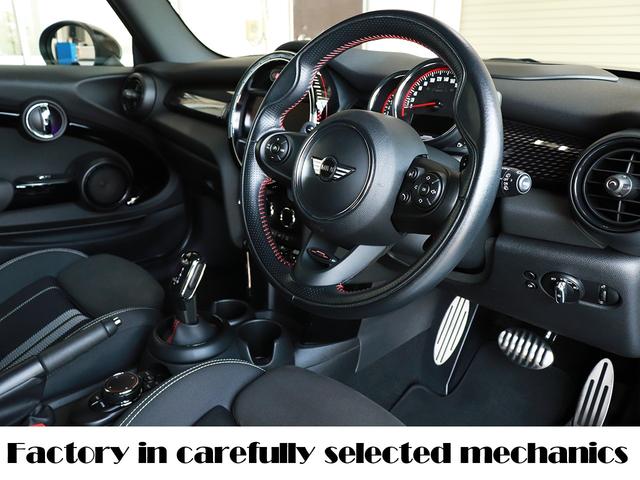 ＭＩＮＩ 設立２３年　信頼の自社工場完備　車は整備で程度が変わります　ジョンクーパーワークス　ディーラー下取車　グー鑑定外装評価星５　ユニオンジャックテール　ヘッドアップディスプレイ　ブラックホイール　スポーツモード　レッドキャリパー　レッド補強バー　バックカメラ（8枚目）