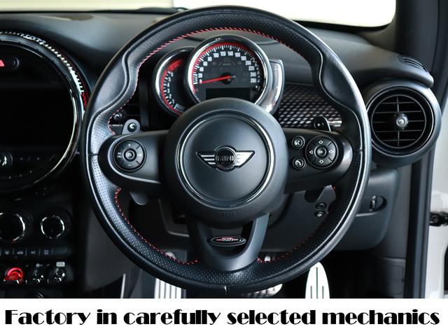 ＭＩＮＩ 設立２３年　信頼の自社工場完備　車は整備で程度が変わります　ジョンクーパーワークス　ディーラー下取車　グー鑑定外装評価星５　ユニオンジャックテール　ヘッドアップディスプレイ　ブラックホイール　スポーツモード　レッドキャリパー　レッド補強バー　バックカメラ（11枚目）